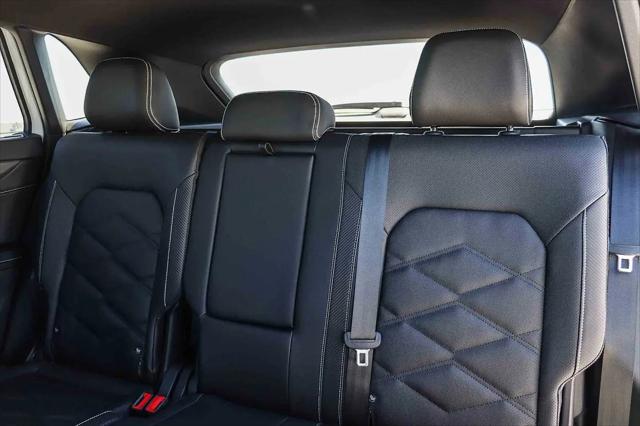 2026 Volkswagen Atlas Cross Sport SE with Technology