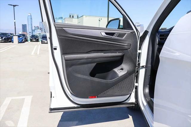 2026 Volkswagen Atlas Cross Sport SE with Technology