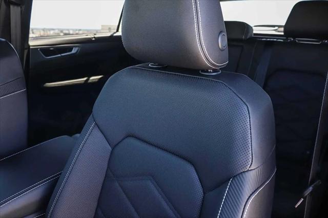 2026 Volkswagen Atlas Cross Sport SE with Technology