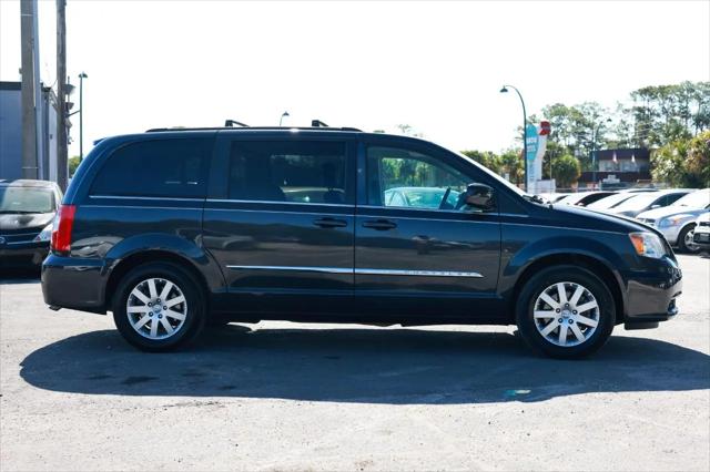 2014 Chrysler Town & Country Touring