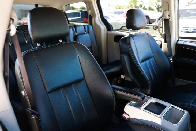 2014 Chrysler Town & Country Touring