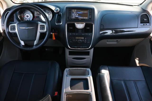 2014 Chrysler Town & Country Touring