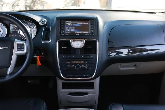 2014 Chrysler Town & Country Touring