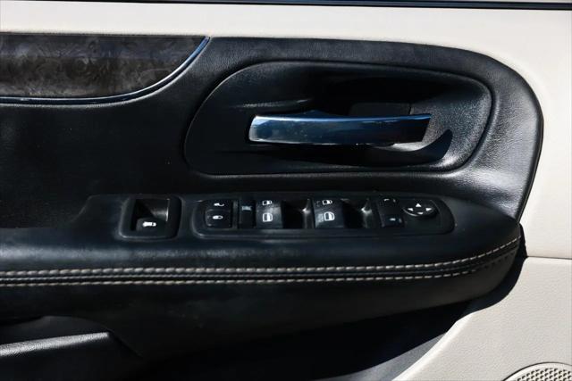 2014 Chrysler Town & Country Touring