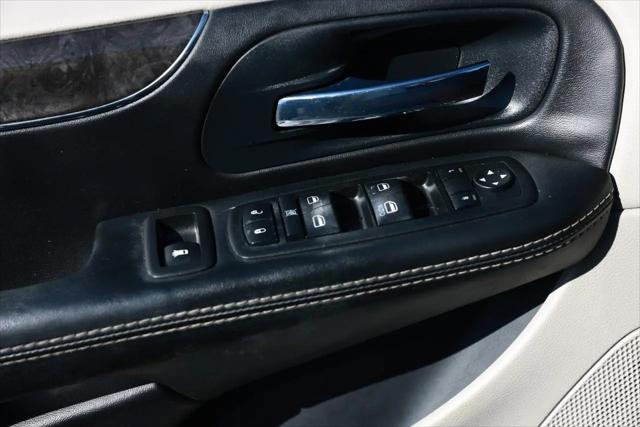 2014 Chrysler Town & Country Touring