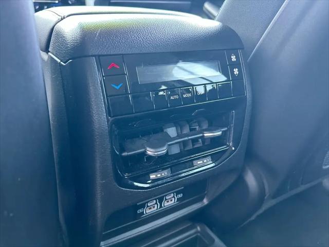 2023 Jeep Grand Cherokee L Laredo 4x4
