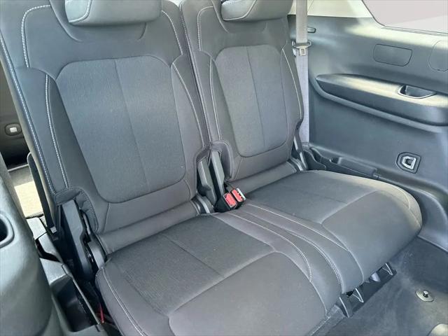 2023 Jeep Grand Cherokee L Laredo 4x4