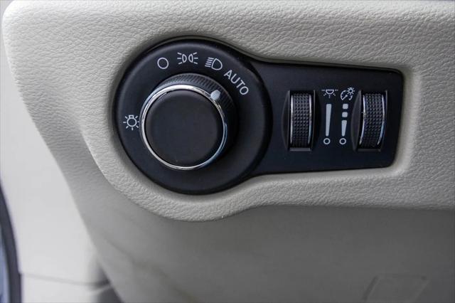 2020 Chrysler Voyager LX