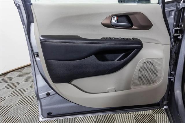 2020 Chrysler Voyager LX