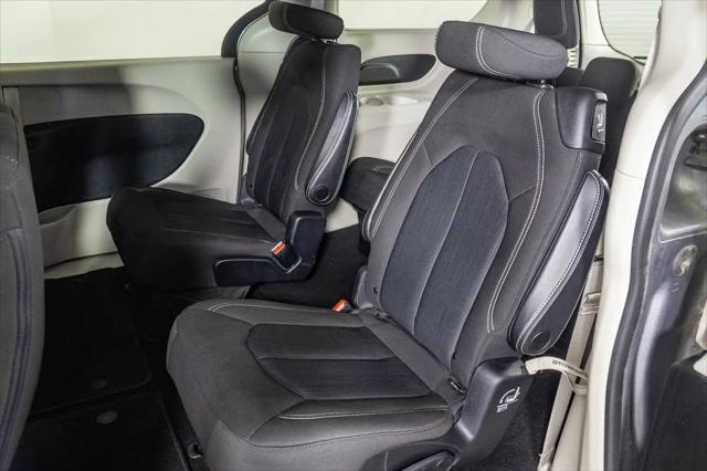 2020 Chrysler Voyager LX