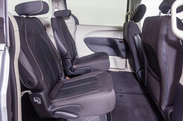 2020 Chrysler Voyager LX