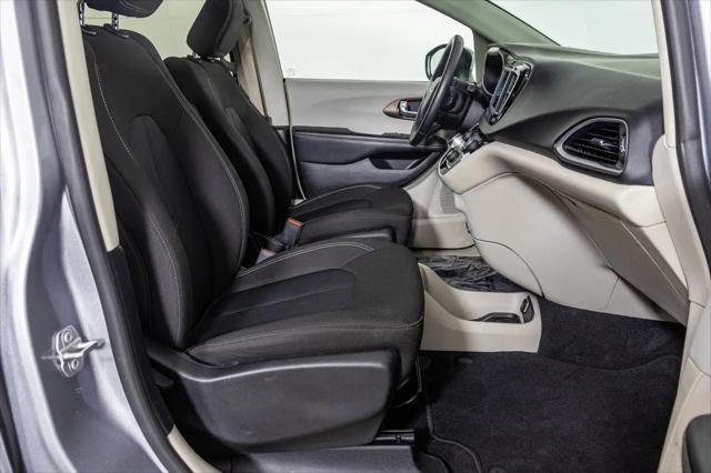 2020 Chrysler Voyager LX
