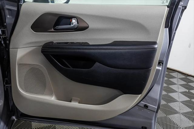 2020 Chrysler Voyager LX