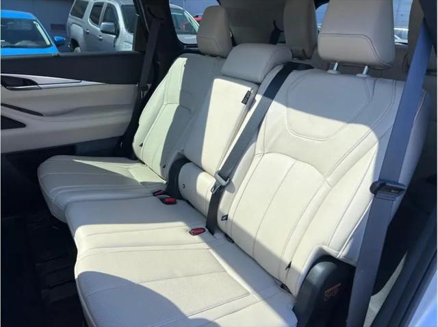 2023 INFINITI QX60 LUXE AWD
