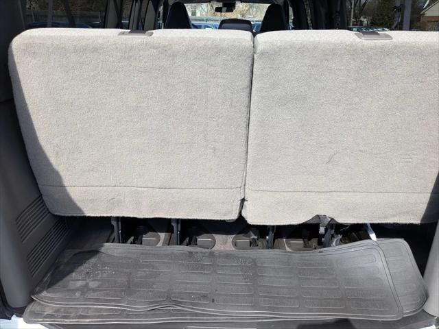 2025 Chevrolet Express Passenger RWD 3500 Extended Wheelbase LT