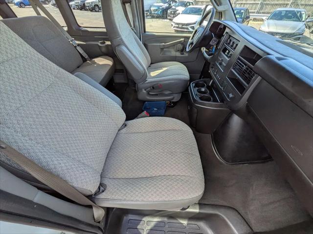 2025 Chevrolet Express Passenger RWD 3500 Extended Wheelbase LT