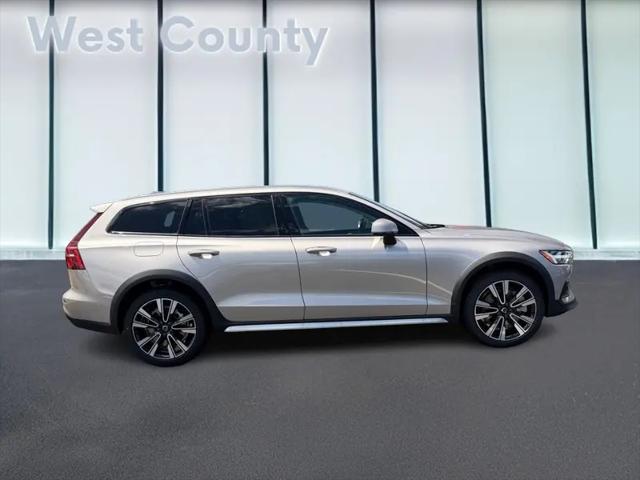 2026 Volvo V60 Cross Country Ultra, B5 AWD Gas (mild hybrid)