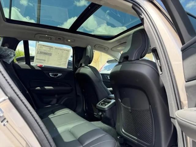 2026 Volvo V60 Cross Country Ultra, B5 AWD Gas (mild hybrid)