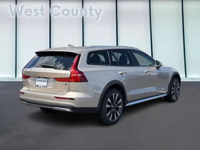 2026 Volvo V60 Cross Country Ultra, B5 AWD Gas (mild hybrid)