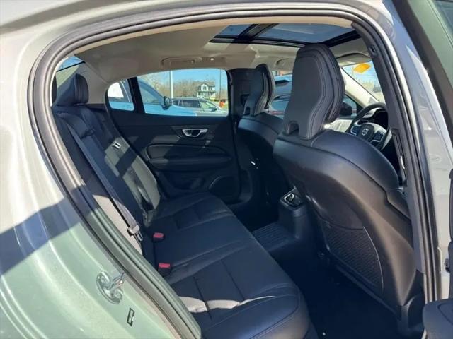 2024 Volvo S60 Recharge T8 Plus Dark Theme