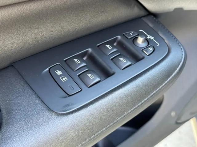 2024 Volvo S60 Recharge T8 Plus Dark Theme