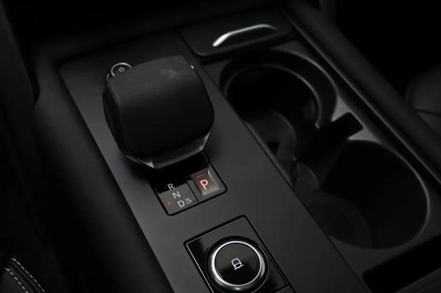 2025 Land Rover Discovery P300 S