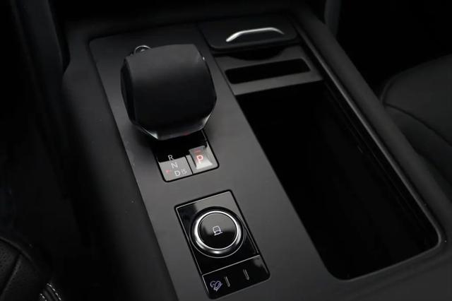 2025 Land Rover Discovery P300 S