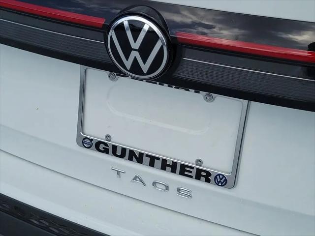 2026 Volkswagen Taos SE Black