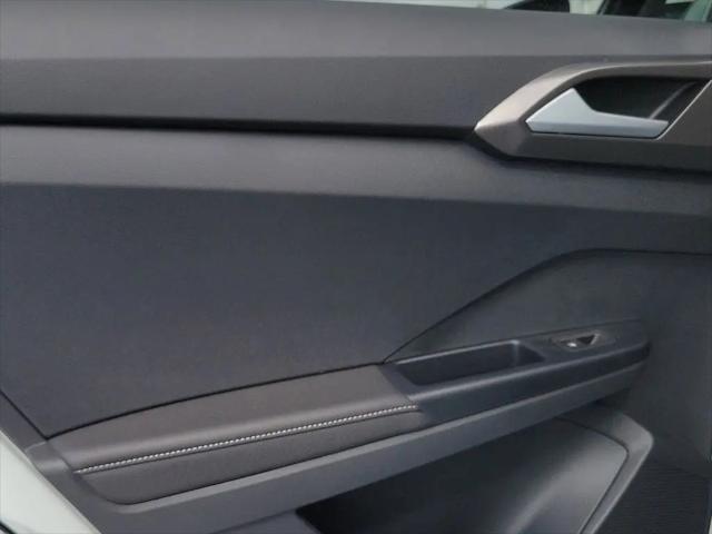 2026 Volkswagen Taos SE Black