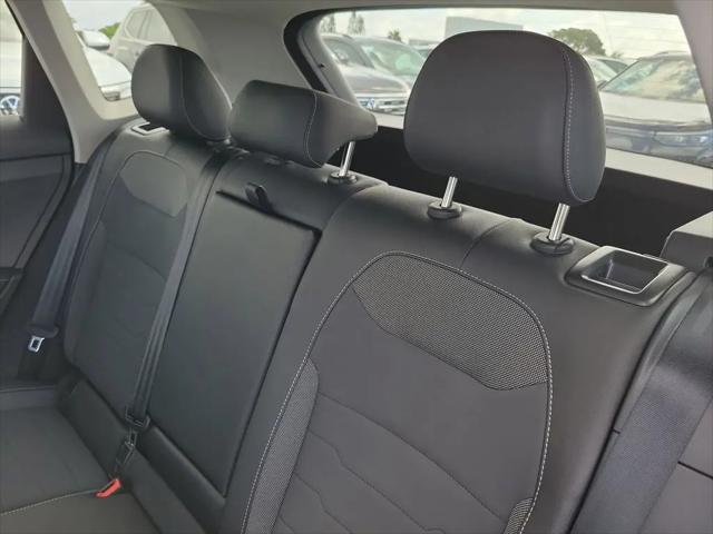 2026 Volkswagen Taos SE Black