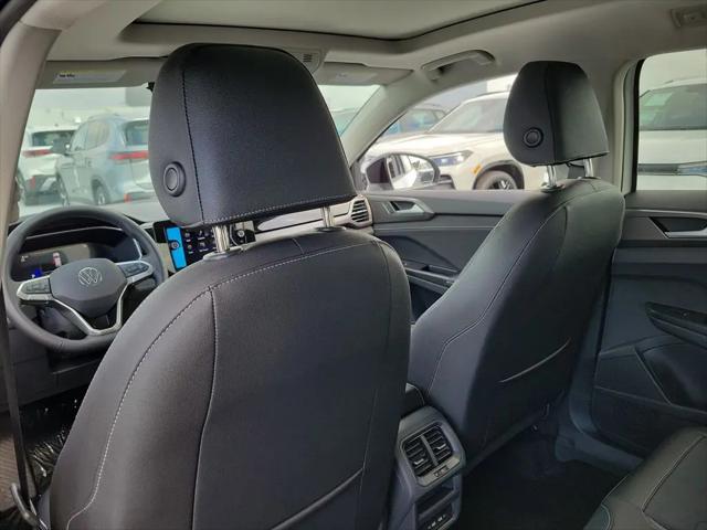 2026 Volkswagen Taos SE Black