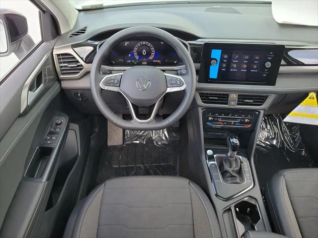 2026 Volkswagen Taos SE Black