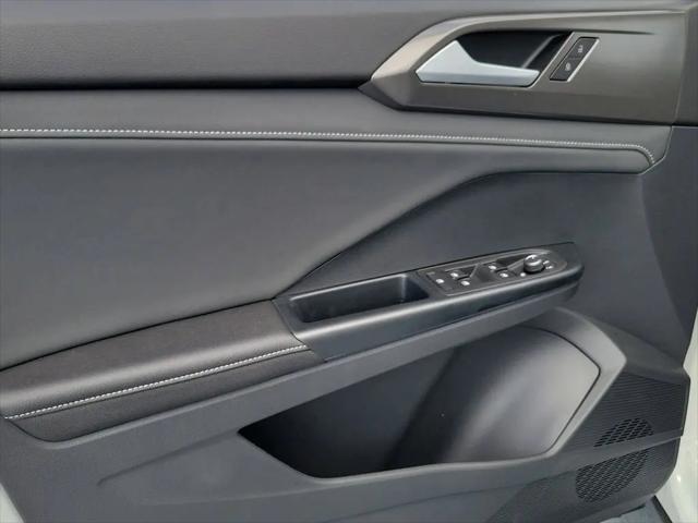 2026 Volkswagen Taos SE Black