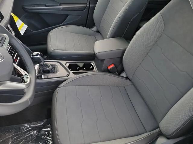 2026 Volkswagen Taos SE Black