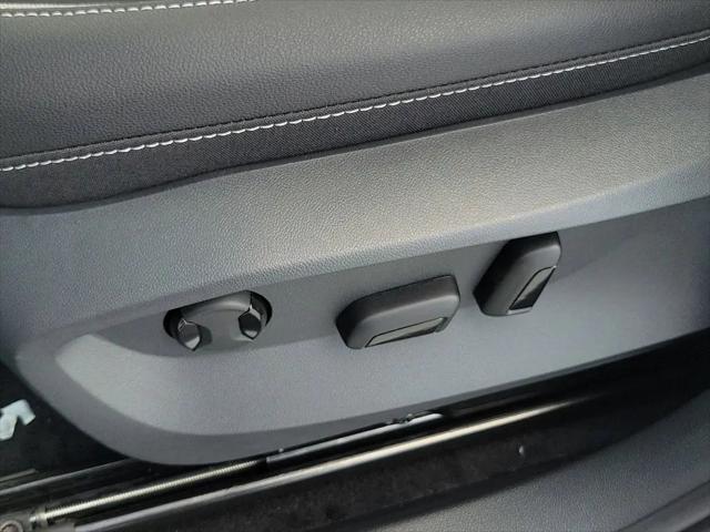 2026 Volkswagen Taos SE Black