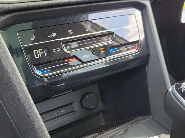 2026 Volkswagen Taos SE Black