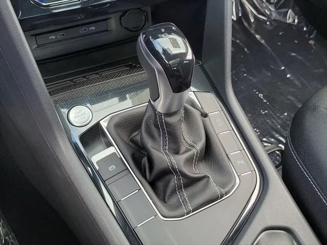 2026 Volkswagen Taos SE Black