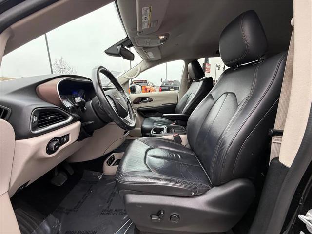 2017 Chrysler Pacifica Touring-L