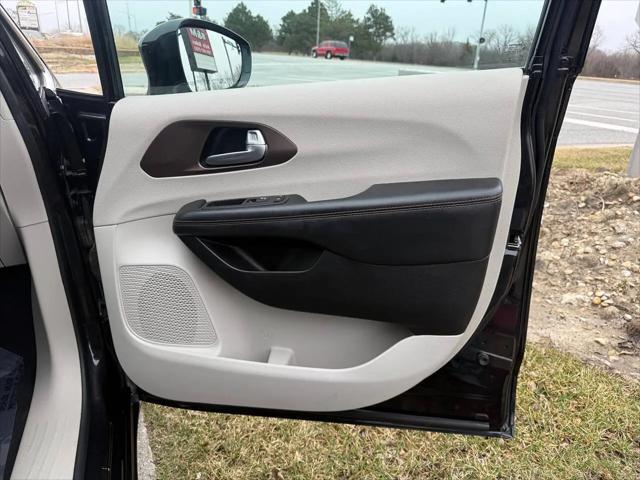 2017 Chrysler Pacifica Touring-L