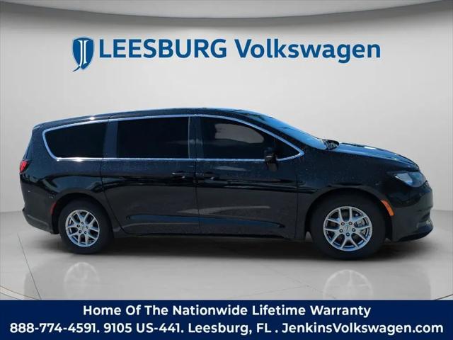 2024 Chrysler Voyager LX