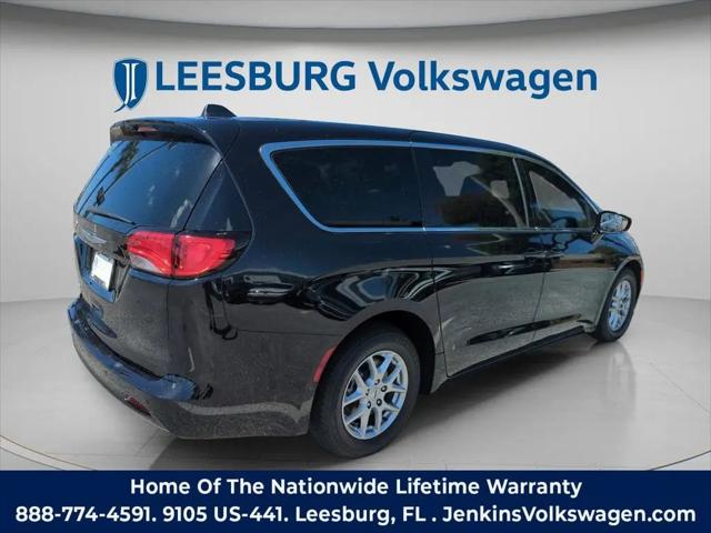 2024 Chrysler Voyager LX