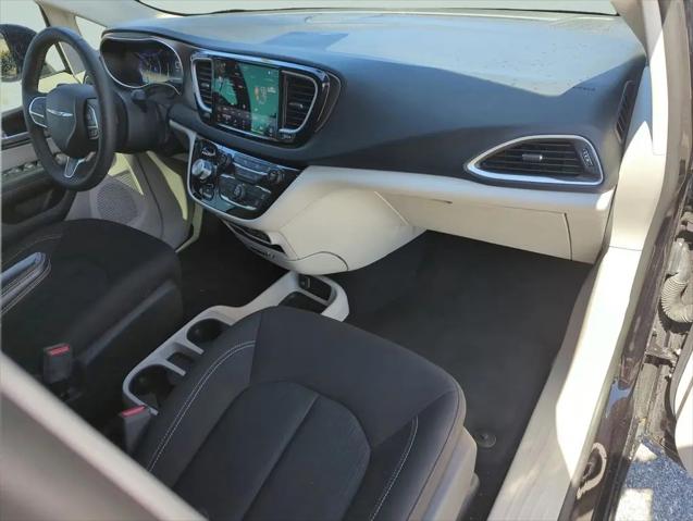 2024 Chrysler Voyager LX