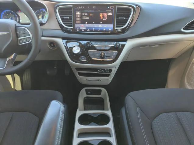 2024 Chrysler Voyager LX