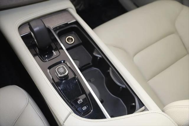 2024 Volvo XC90 B6 Plus Bright Theme 7-Seater