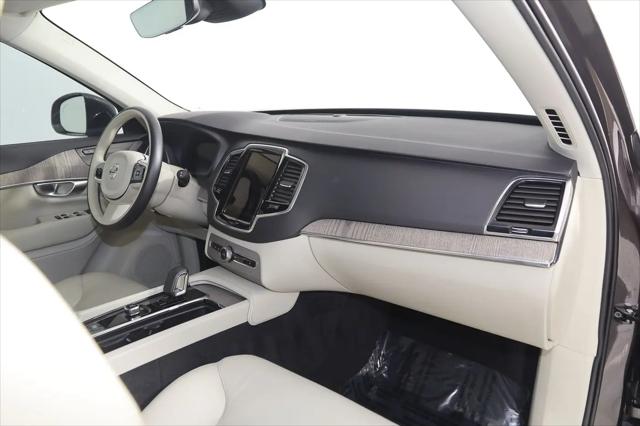 2024 Volvo XC90 B6 Plus Bright Theme 7-Seater