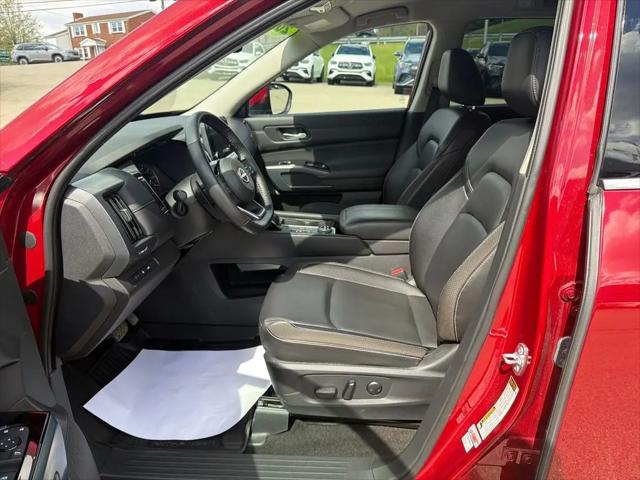 2025 Nissan Pathfinder SL 4WD