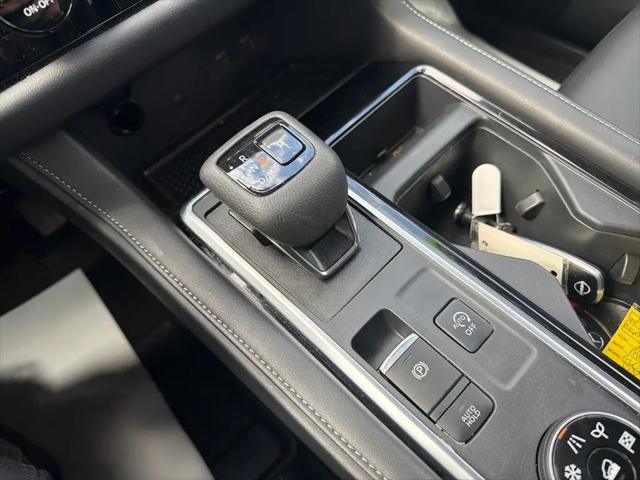 2025 Nissan Pathfinder SL 4WD