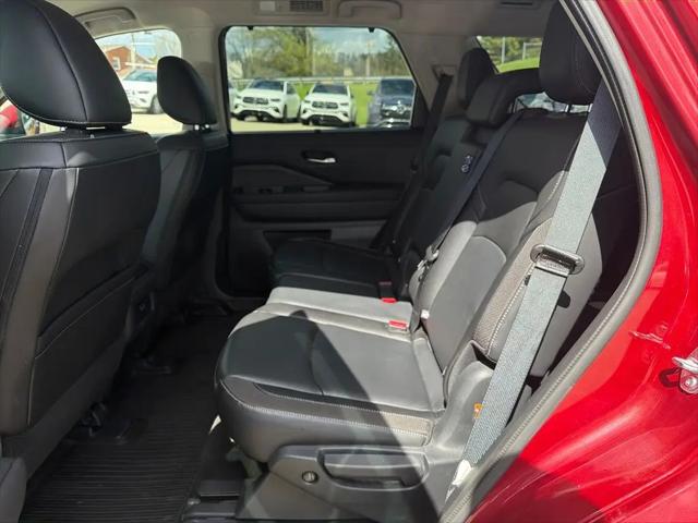 2025 Nissan Pathfinder SL 4WD