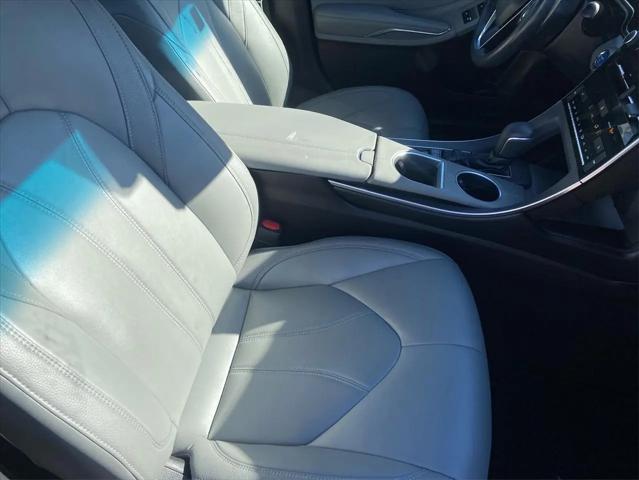 2019 Toyota Avalon Hybrid XLE
