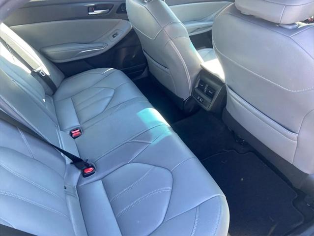 2019 Toyota Avalon Hybrid XLE